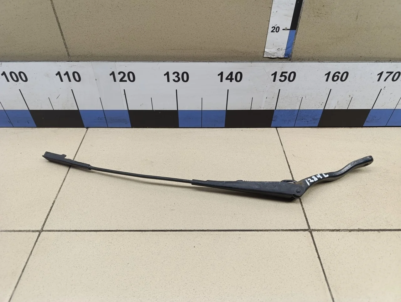 Поводок стеклоочистителя передний левый Corsa D 2006-2015