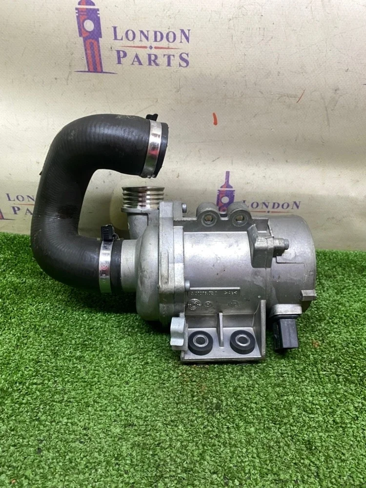 Помпа водяная BMW 330i E90