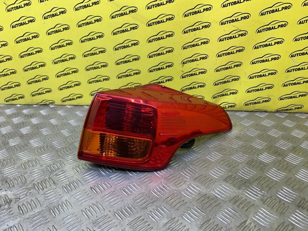 Фонарь задний правый Toyota Rav 4 (CA40) (2012-2019) 2013 8155142170 2.2 D 2ADFTV