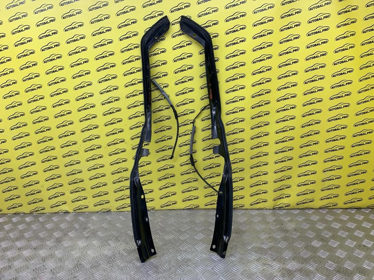 Датчик закрытия крышки багажника Toyota Rav 4 (CA40) (2012-2019) 2013 8427042010 2.2 D 2ADFTV