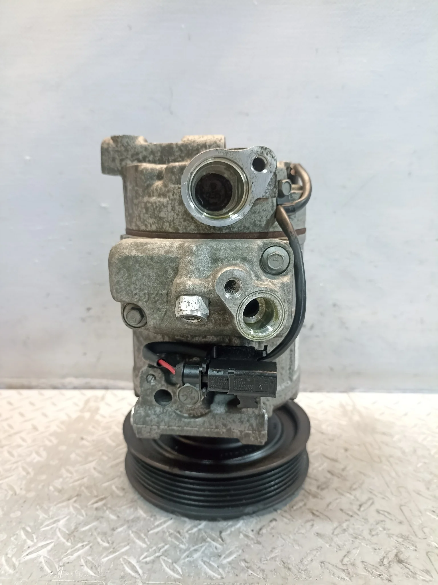 КОМПРЕССОР КОНДИЦИОНЕРА AUDI 4F0260805AF D3141