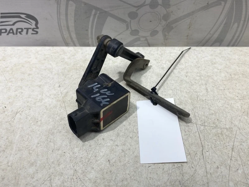 Датчик положения кузова Mercedes-benz 2009 W164