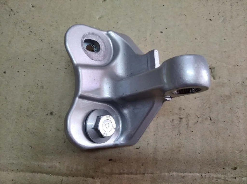 Петля двери Mercedes-Benz