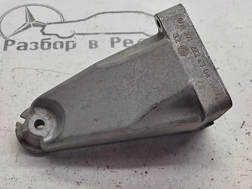 Лапа правая Mercedes-Benz