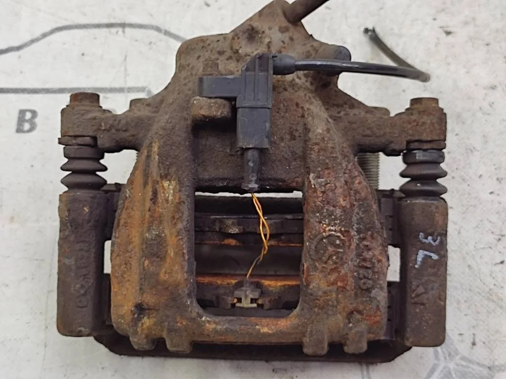 Суппорт задний левый Mercedes-Benz