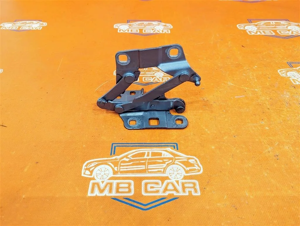 Петля капота Mercedes-Benz