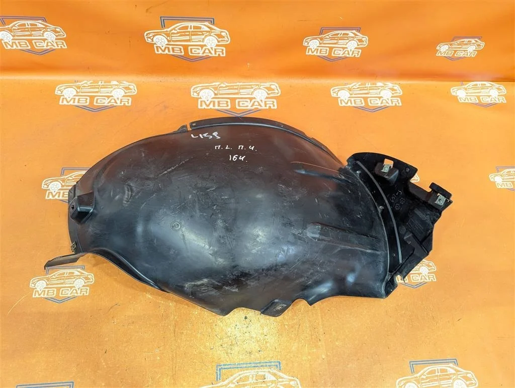 Подкрылок передний левый, передняя часть Mercedes-Benz