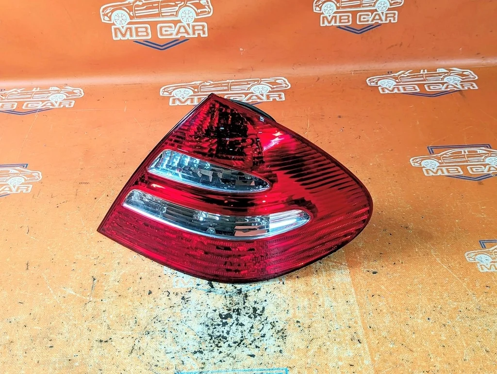 Фонарь задний правый Mercedes-Benz