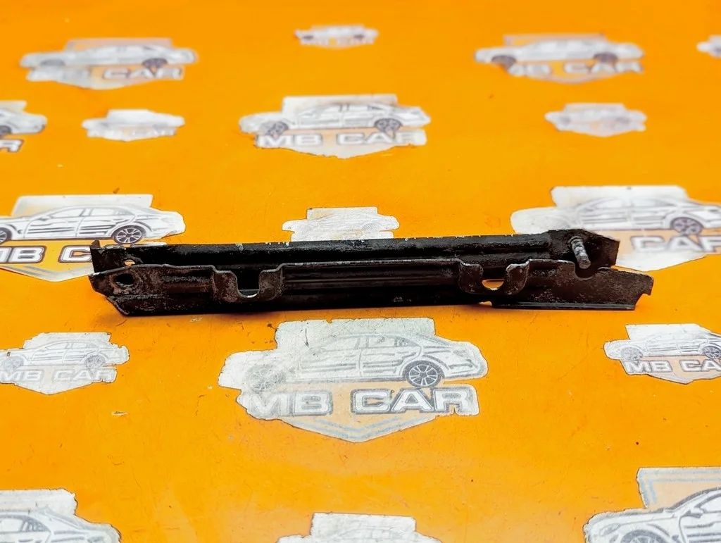 Кронштейн крепления бампера Mercedes-Benz