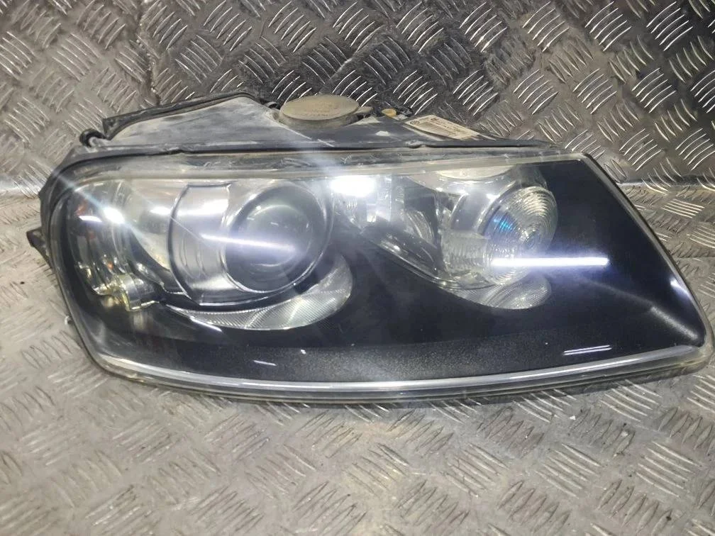 фара правая Volkswagen Touareg