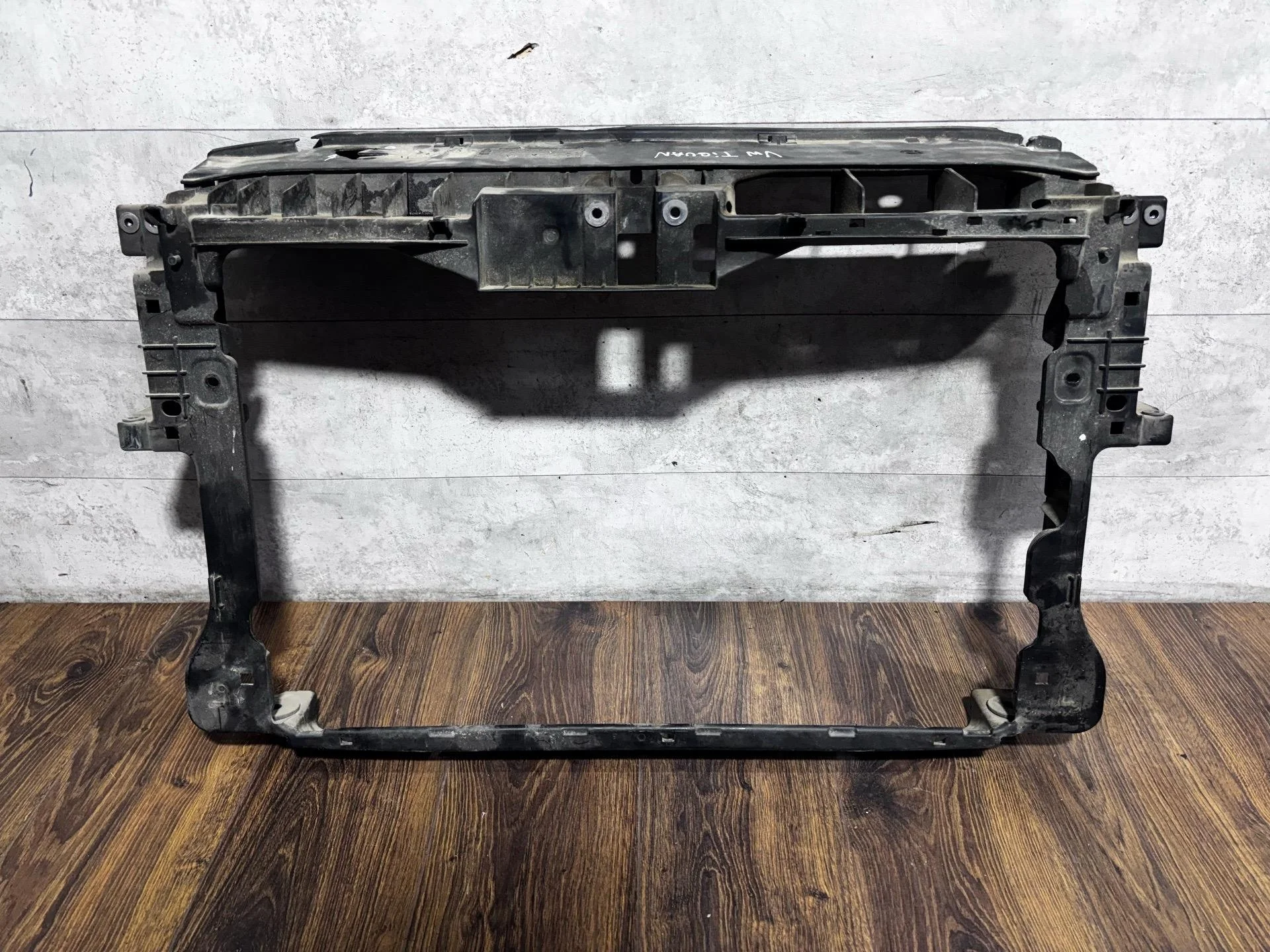 передняя панель (телевизор) Volkswagen Tiguan