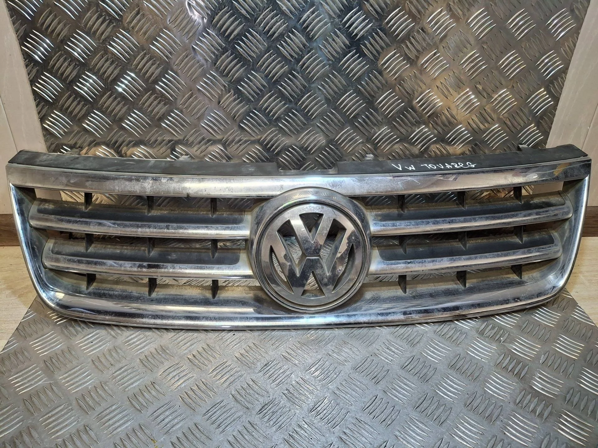решетка радиатора Volkswagen Touareg