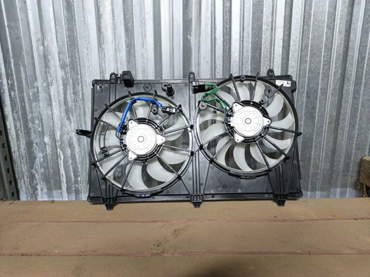 Диффузор вентиляторов в сборе Mitsubishi Outlander 3 2012-2015 1355A379