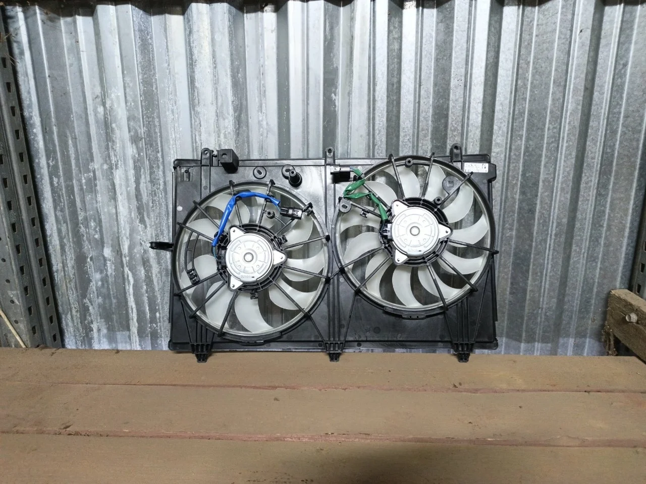 Диффузор вентиляторов в сборе Mitsubishi Outlander 3 2012-2015 1355A379