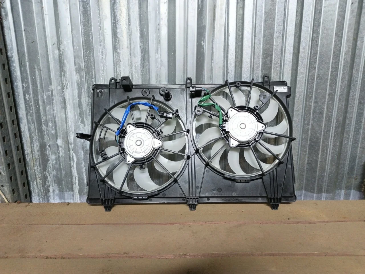 Диффузор вентиляторов в сборе Mitsubishi Outlander 3 2012-2015 1355A379