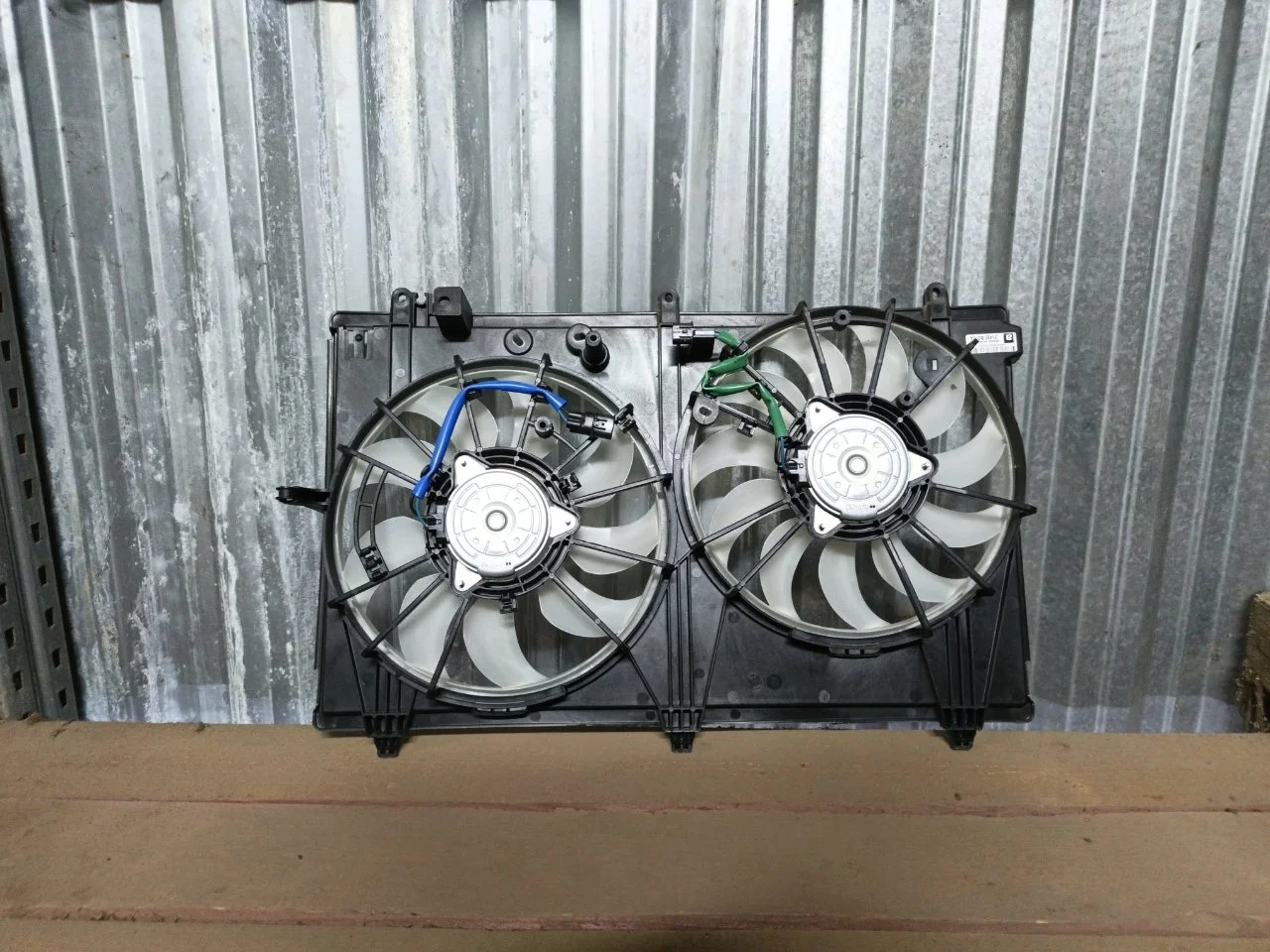 Диффузор вентиляторов в сборе Mitsubishi Outlander 3 2012-2015 1355A379