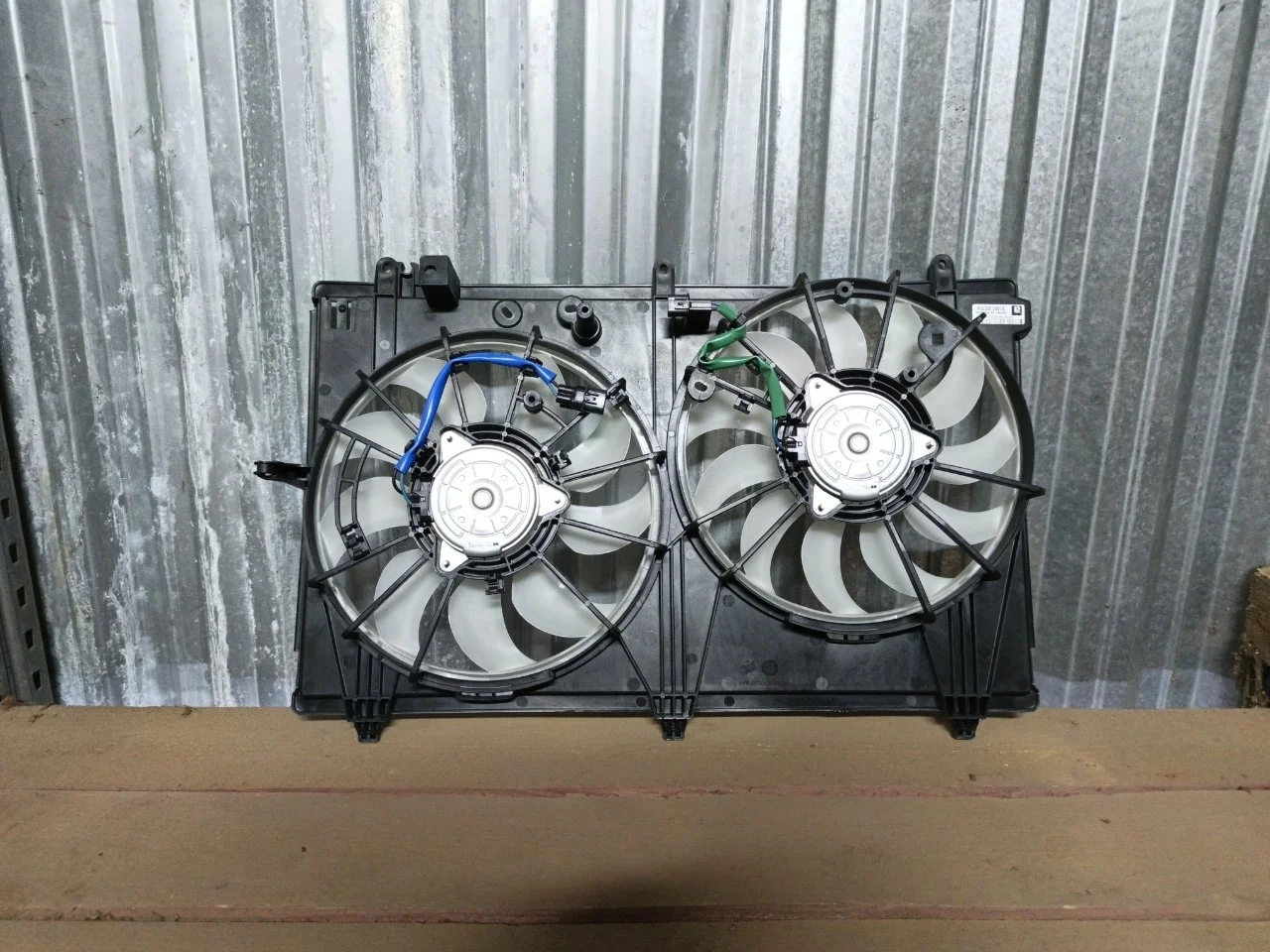 Диффузор вентиляторов в сборе Mitsubishi Outlander 3 2012-2015 1355A379