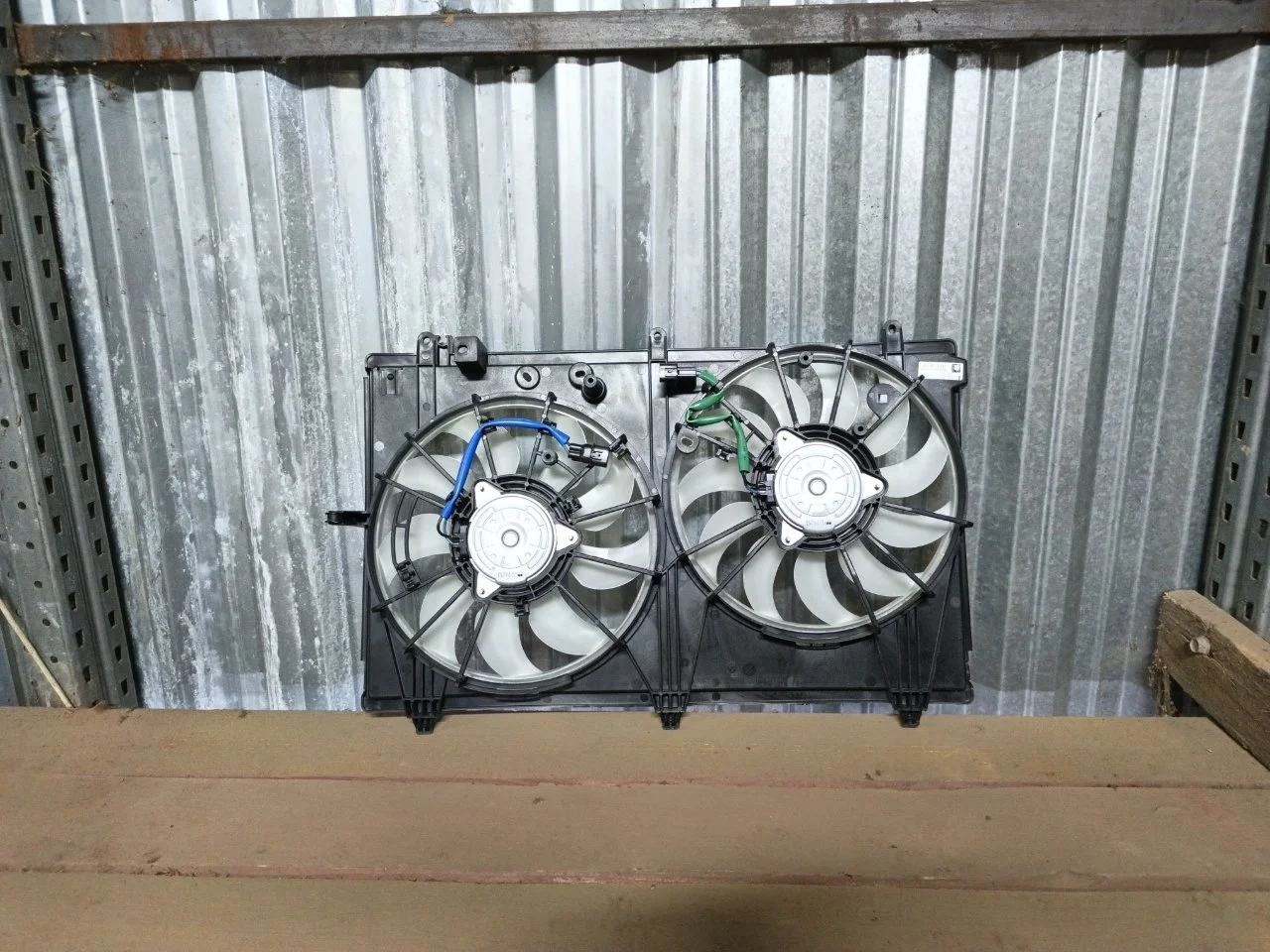 Диффузор вентиляторов в сборе Mitsubishi Outlander 3 2012-2015 1355A379