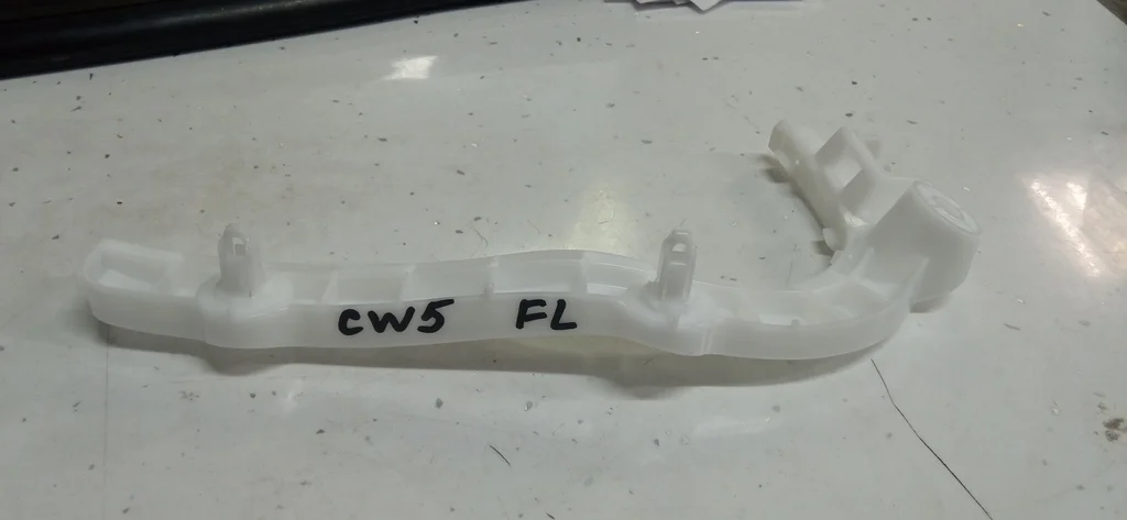 Б.у. крепление бампера перед MITSUBISHI OUTLANDER XL CW4W MITSUBISHI OUTLANDER XL CW4W 4B11 2011