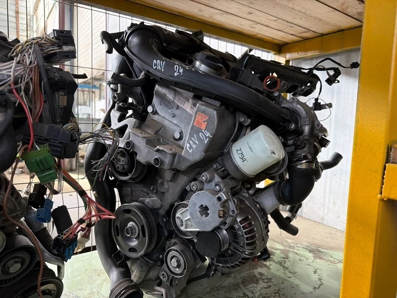 Двигатель Volkswagen Tiguan 2012 03C100092A NF CAV