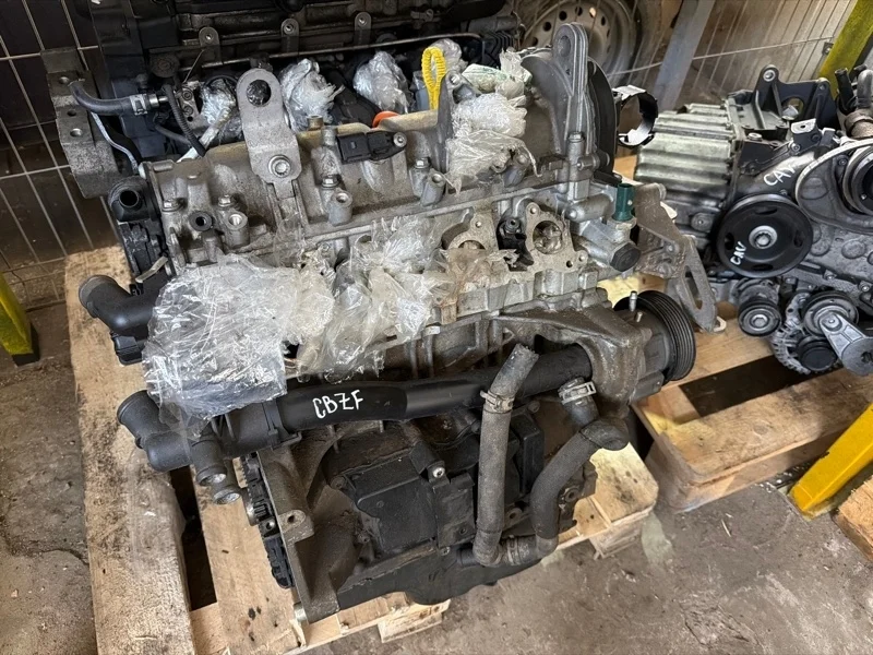 Двигатель Volkswagen Golf 2001 03F100091A MK6 CBZ