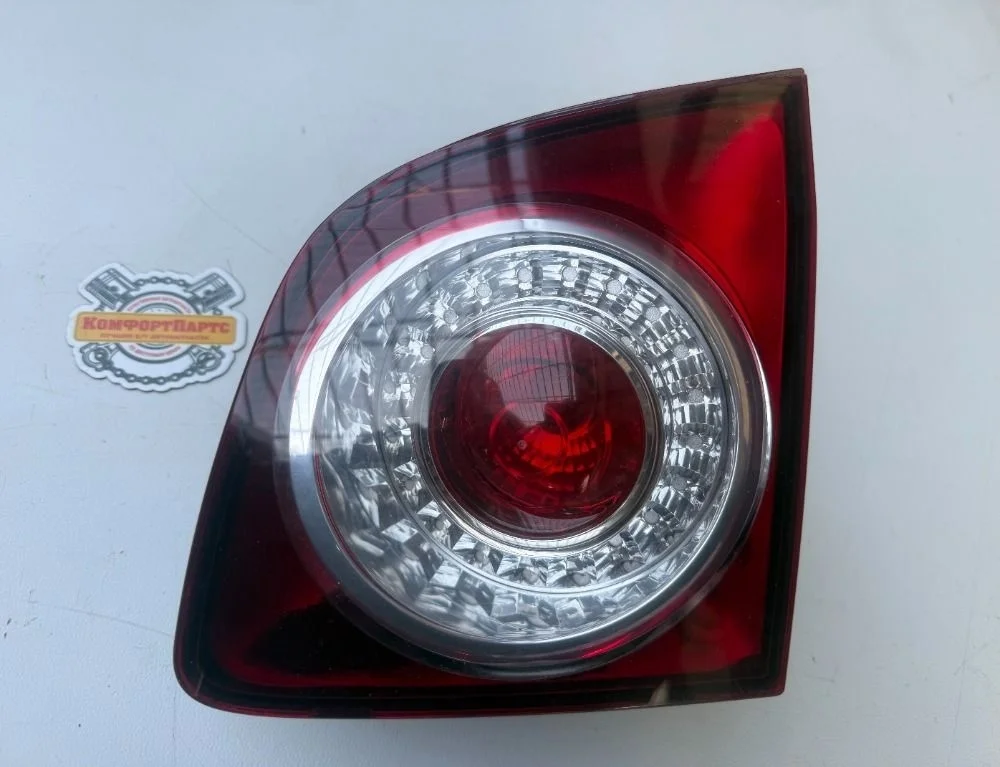 Фонарь крышки багажника внутренний Volkswagen Golf Plus I (2005—2009)