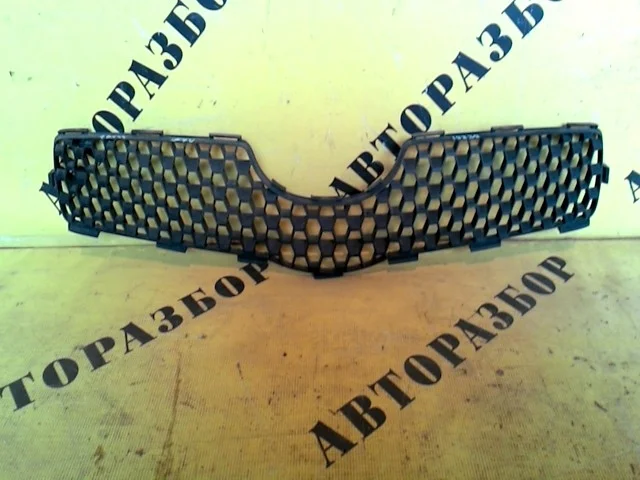 Решетка радиатора TOYOTA YARIS 2005-2011 531110D140