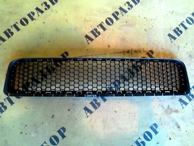 Решетка в бампер VOLKSWAGEN TOUAREG 2002-2010 7L6853678F