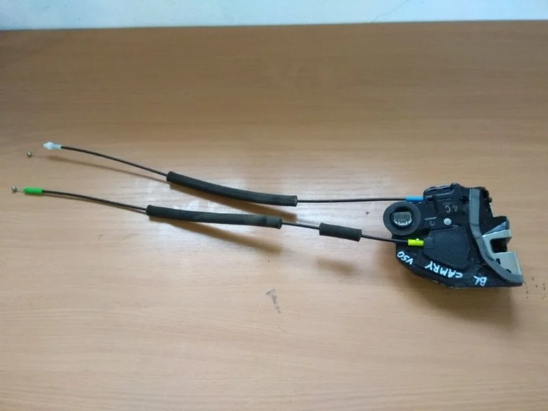 Замок двери задней левой TOYOTA CAMRY 50 2011-2017 6906006100