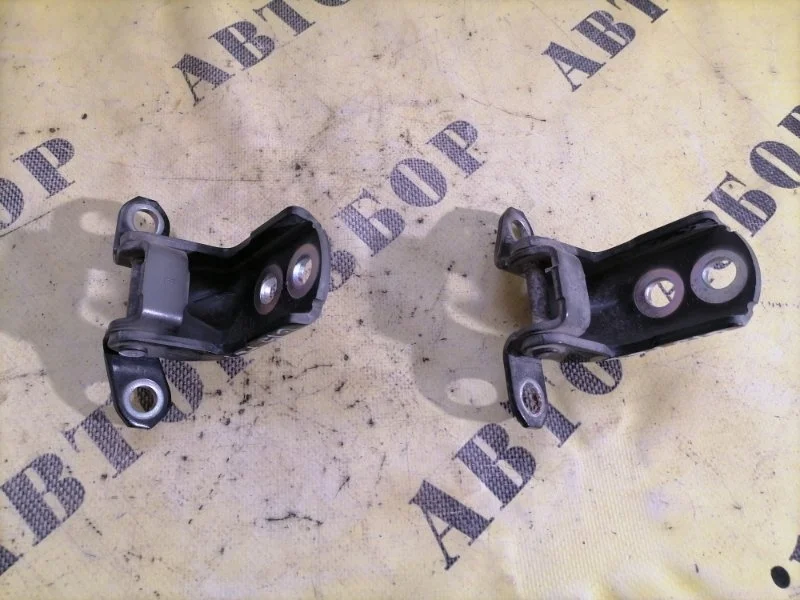 Петля двери NISSAN ALMERA (G15) 2013-2018 2016 82420ED00B СЕДАН 1.6 K4M 102Л/С