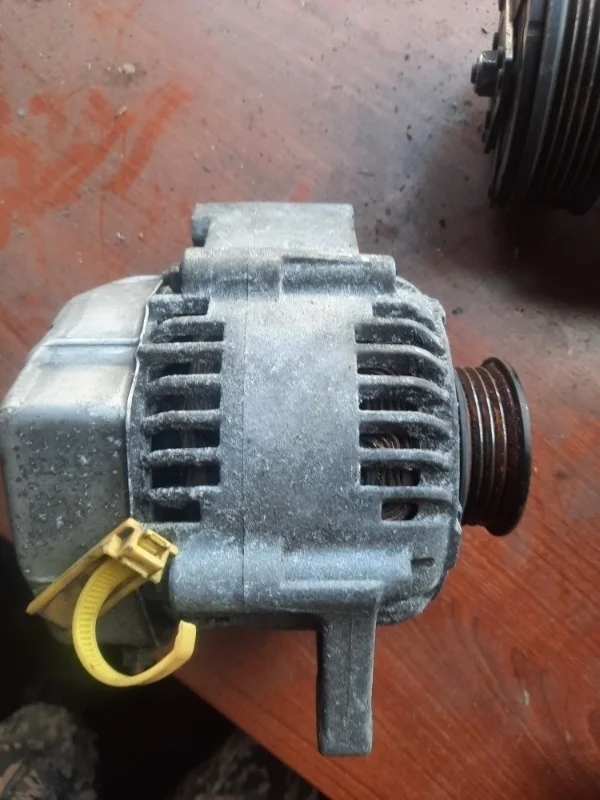 Генератор Suzuki Swift 2006-2009 3140063J00 ZC11 М13А