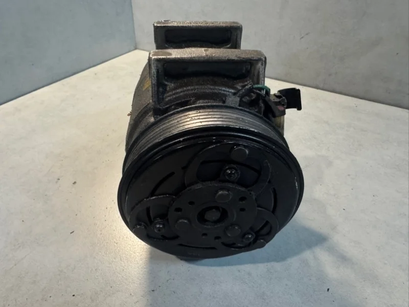 Компрессор кондиционера Volvo XC90 30761388 B5254T2