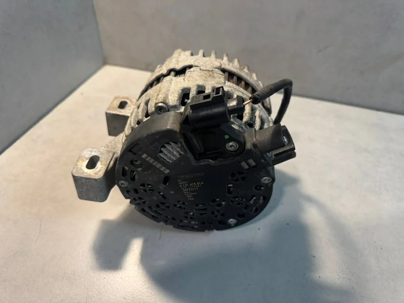 Генератор Volvo S40 30773111 B5244S5