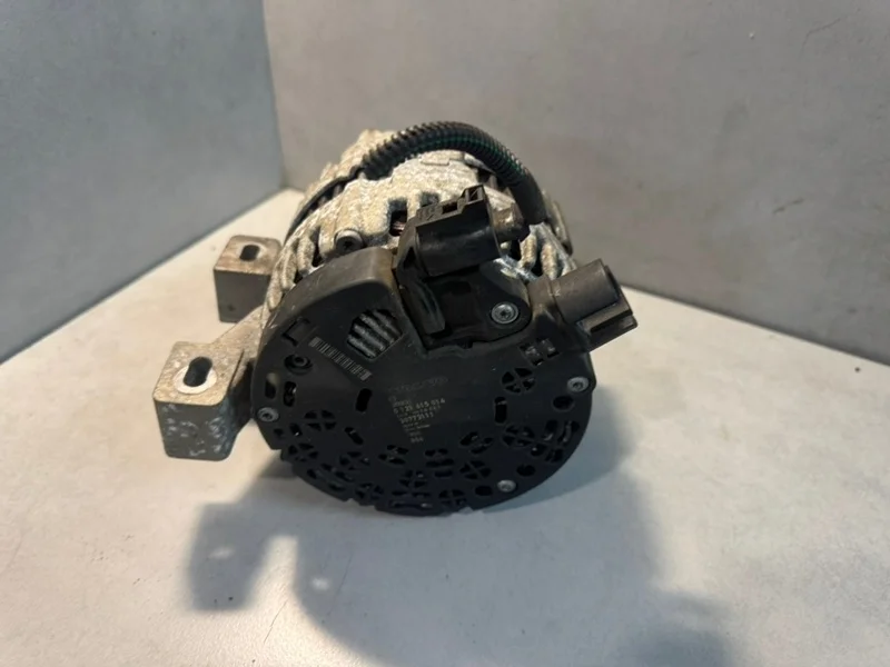 Генератор Volvo S40 30773111 B5244S5