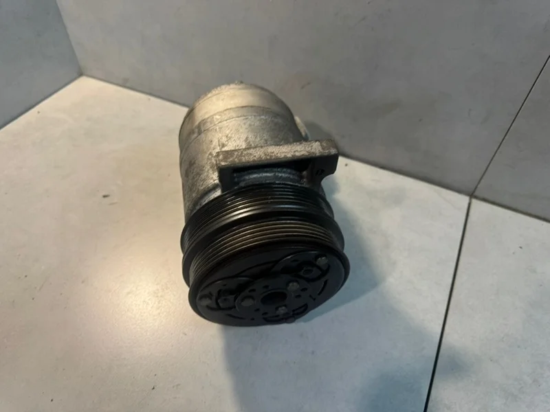 Компрессор кондиционера Volvo S40 30761390 B5244S5