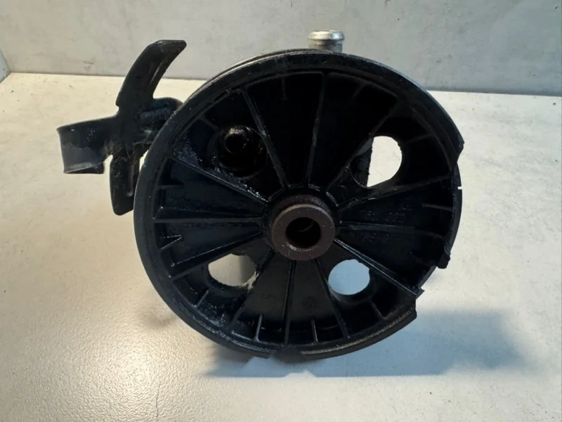 Насос гидроусилителя руля Volvo XC90 30741121 B5254T2