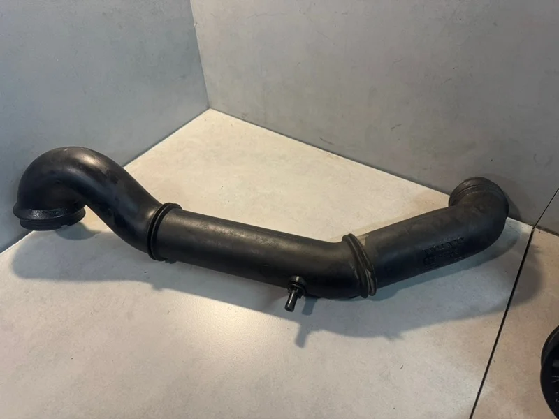 Патрубок интеркулера Volvo XC70 2007 30645293 1 B5254T2