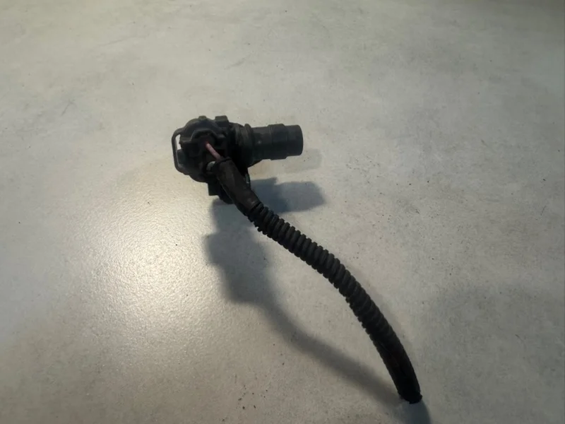 Датчик положения распредвала Volvo XC90 30713370 B5254T2