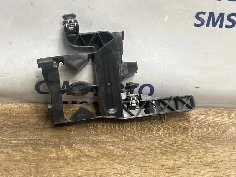 Кронштейн фары Audi A7 2011 4G8805608 4G 3.0 CGW, правый