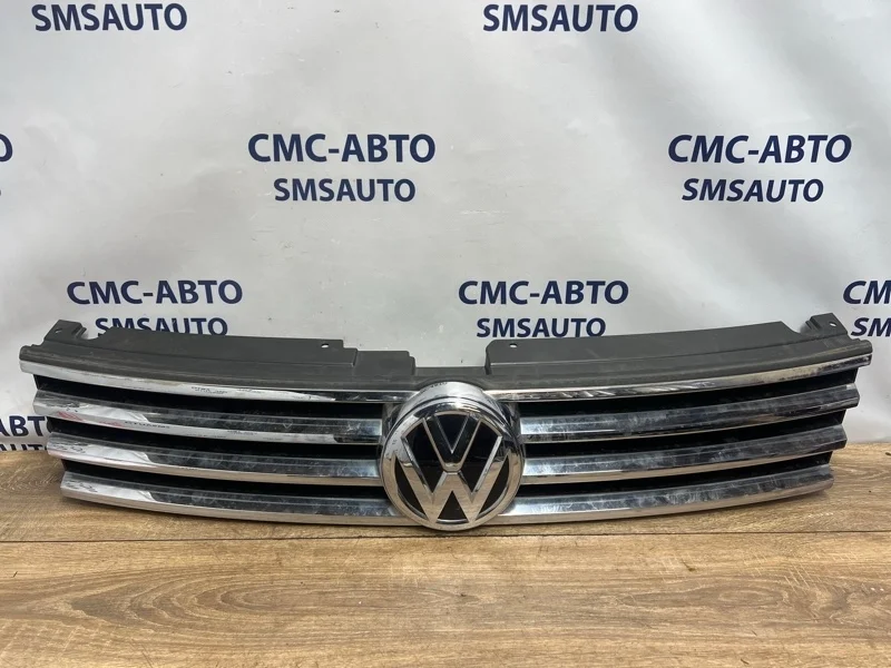 Решетка радиатора Volkswagen Touareg 7P6853651L NF 3.6