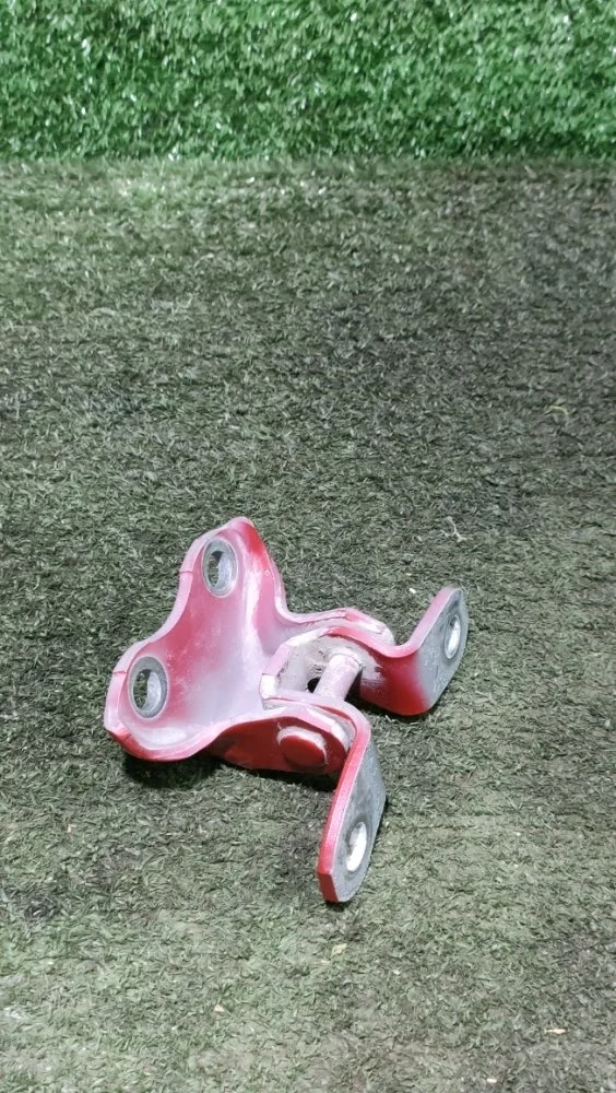 Петля двери Toyota Corolla 2013 6873012120 180 1ZRFE, передняя правая