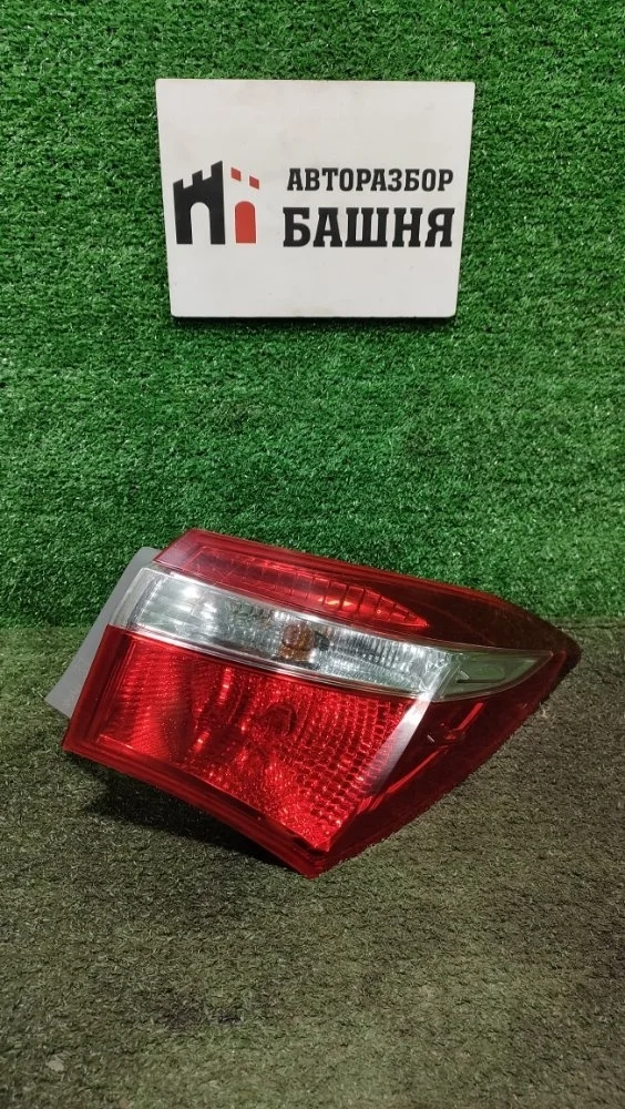 Фонарь наружний Toyota Corolla 2013 8155102760 180 1ZRFE, правый
