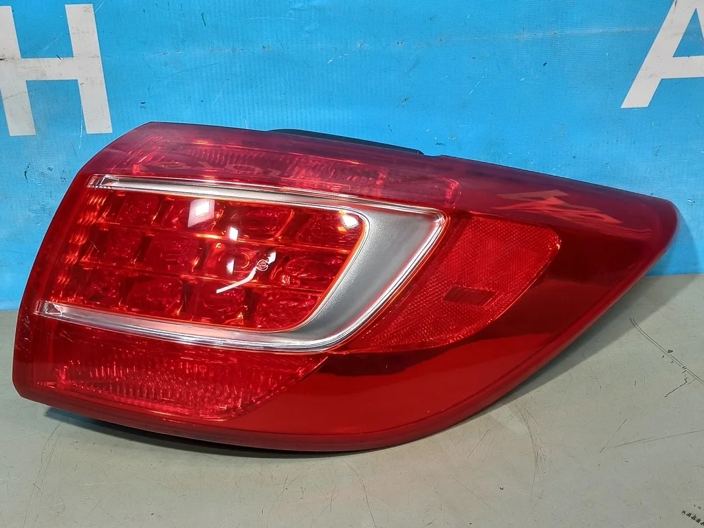 фонарь внешний Kia Sportage 3 2010-2014  17.08.2011
