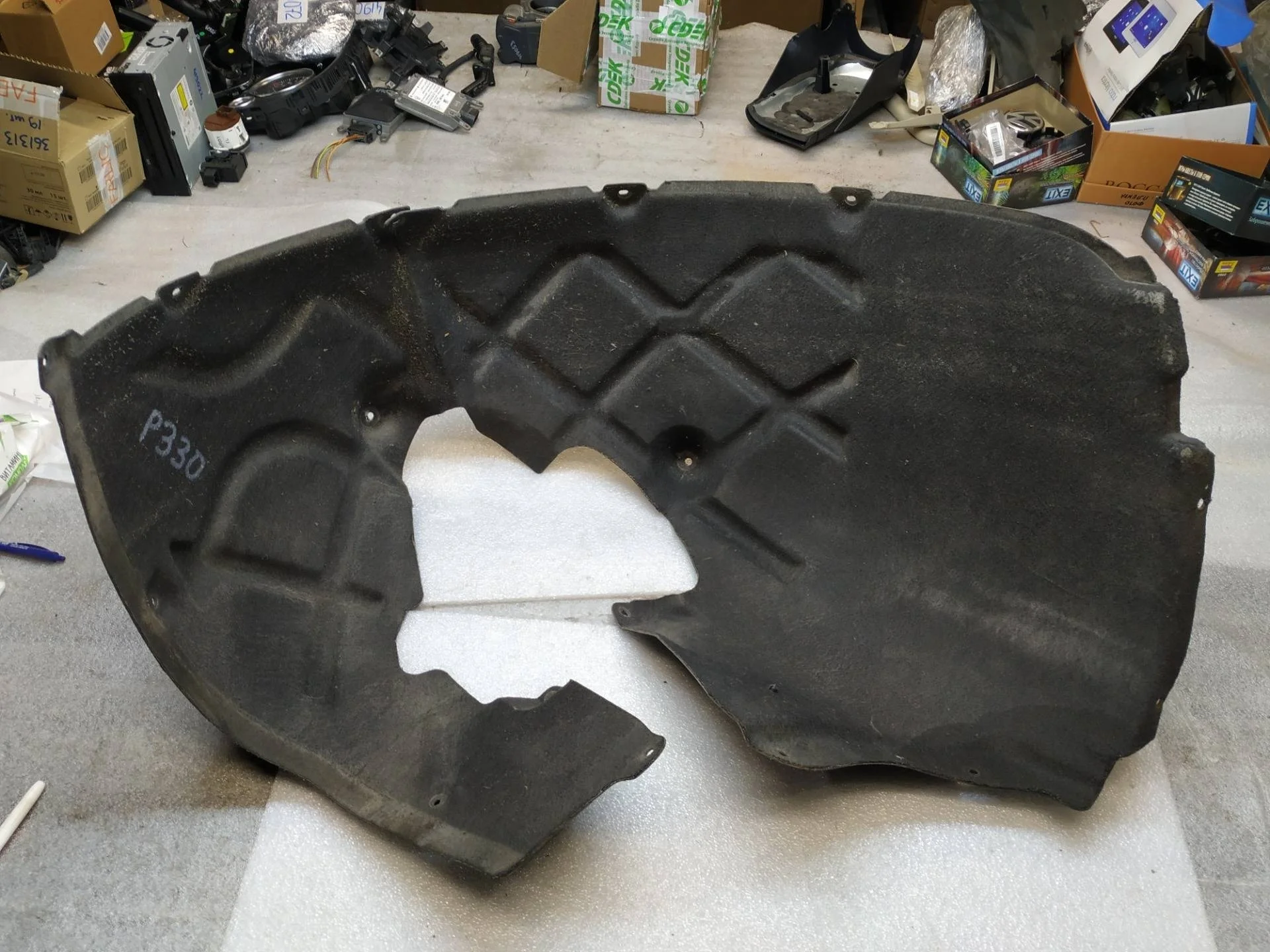 подкрылок передний левый Volkswagen Touareg 2 7P6