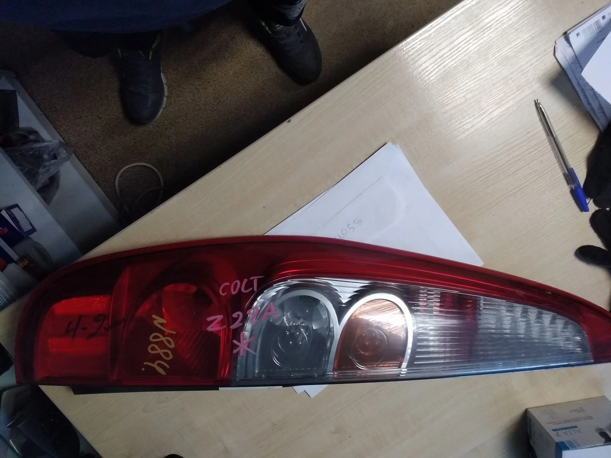 Фонарь задний левый Mitsubishi Colt Z30 (2002—2012)