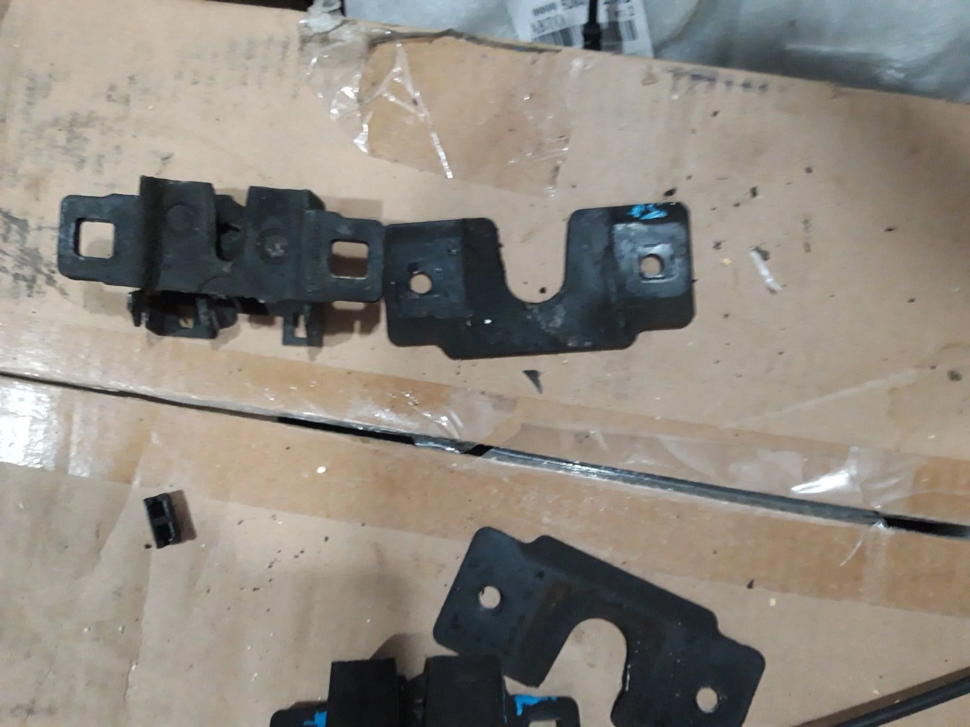 Замок капота Land Rover Discovery IV (2009—2013)