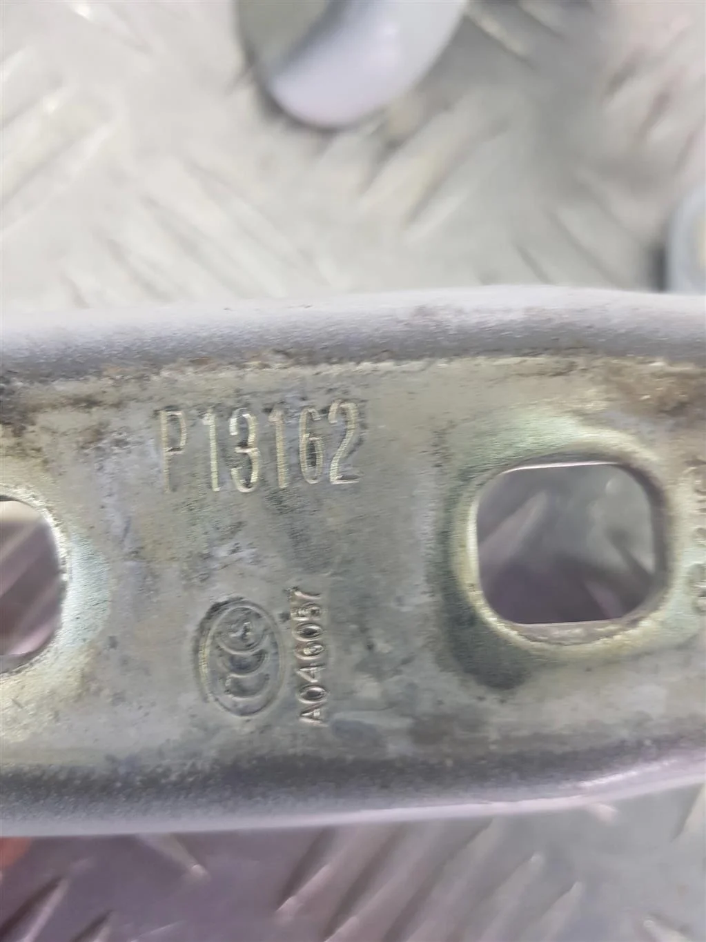 Петли двери задней левой CHEVROLET  Cruze I (2009