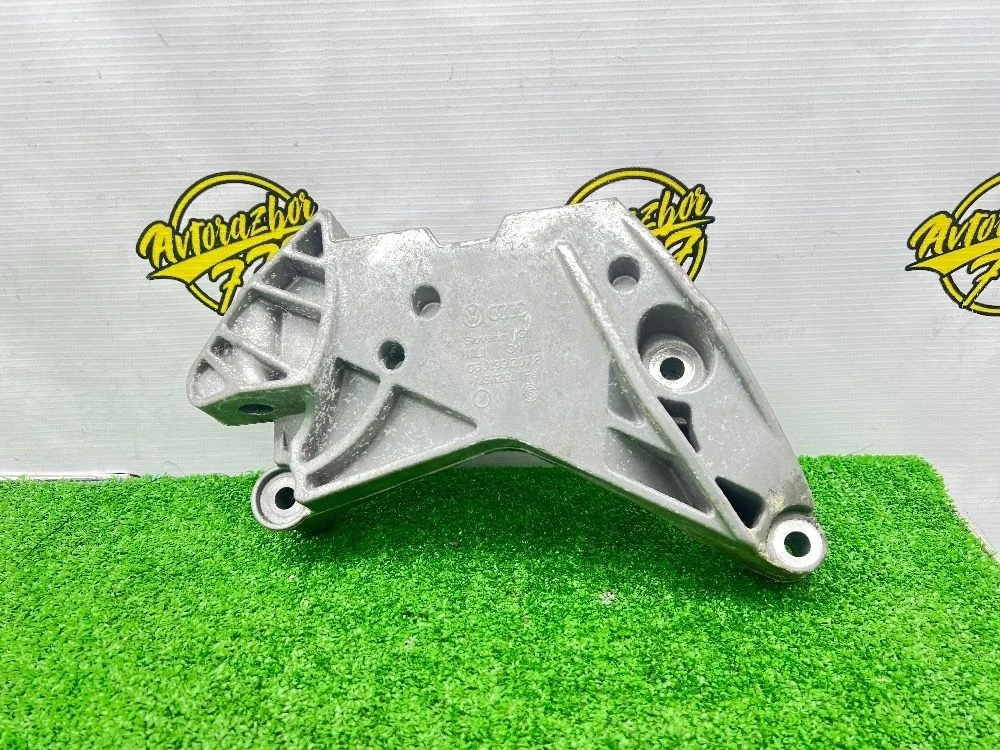 Кронштейн двигателя правый Audi Q3 I (2011—2014)