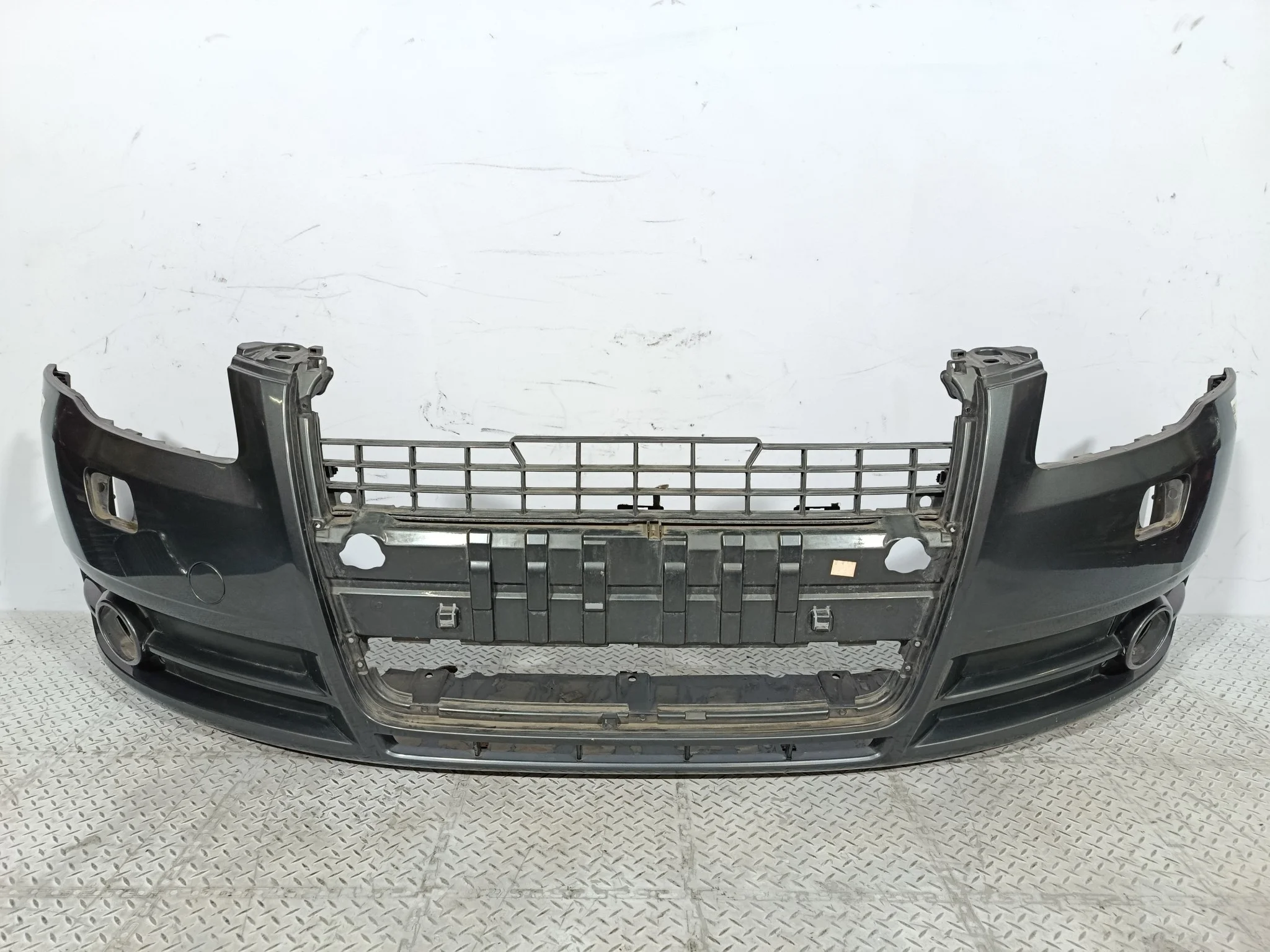 БАМПЕР AUDI A4 8E0807105 ПЕРЕДНИЙ  серый KB1509Z