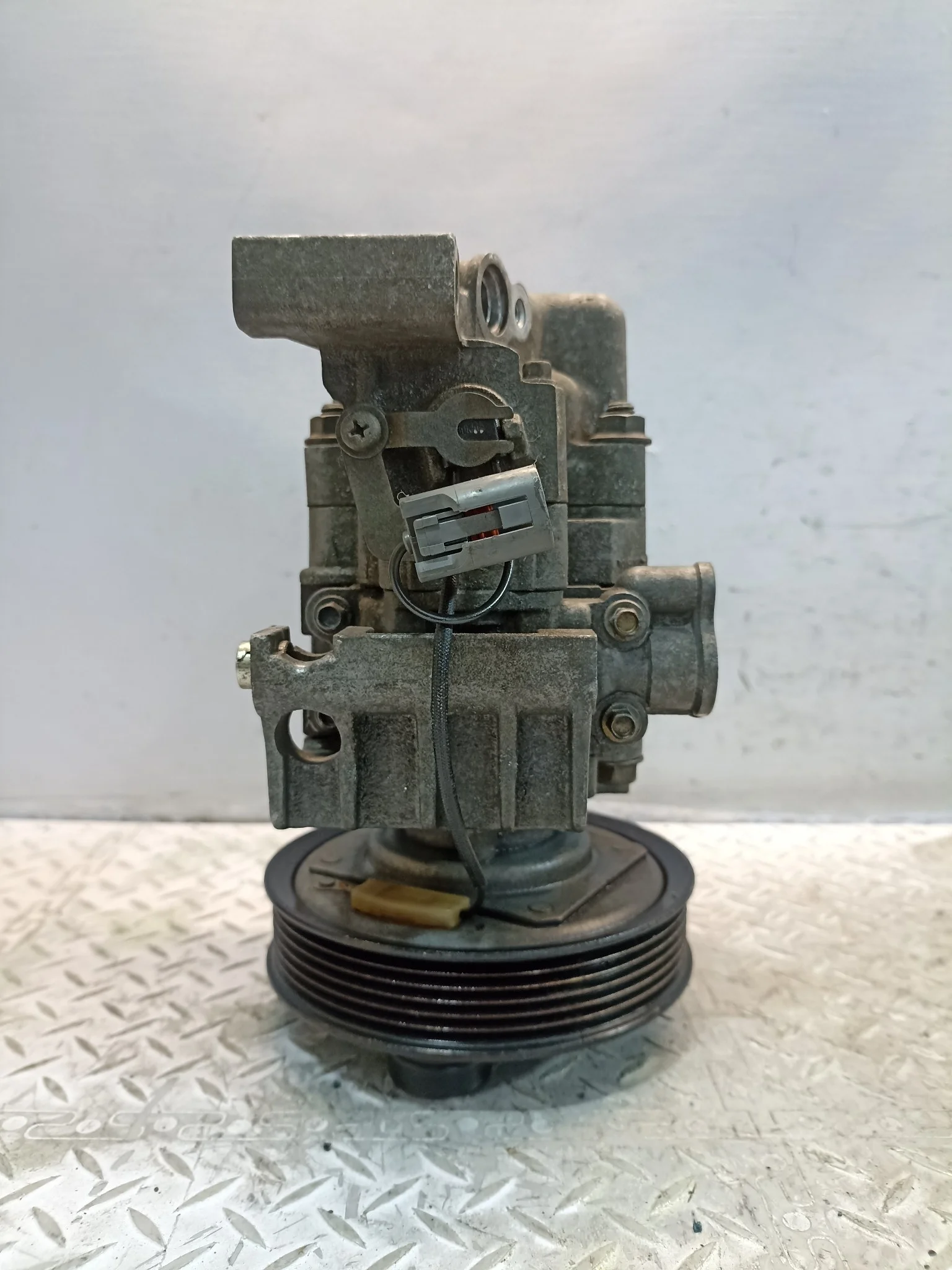 КОМПРЕССОР КОНДИЦИОНЕРА MAZDA GJ6A61K00A D3169